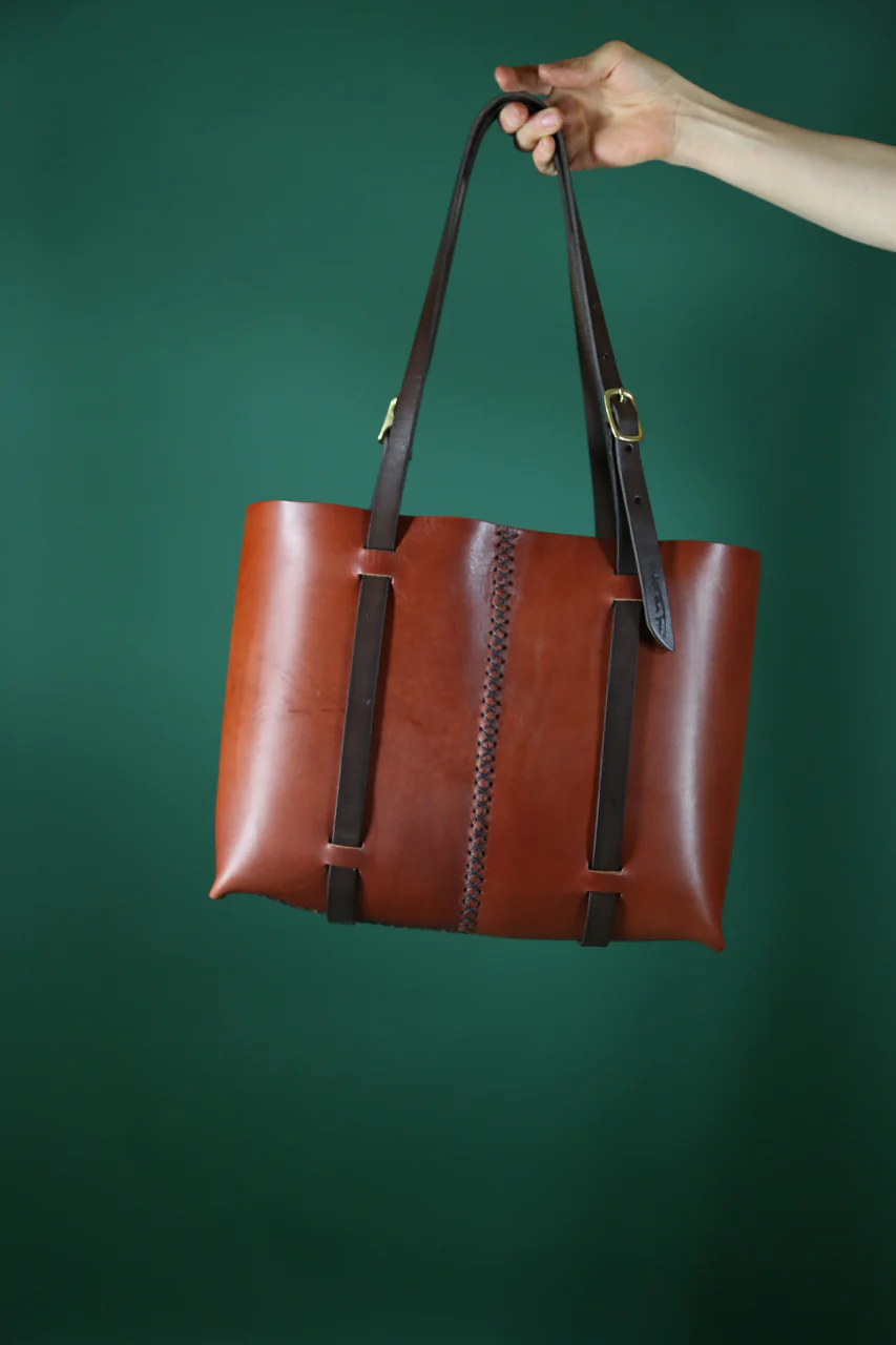 The Weekday tote in Cherrywood Red steerhide - Image 3