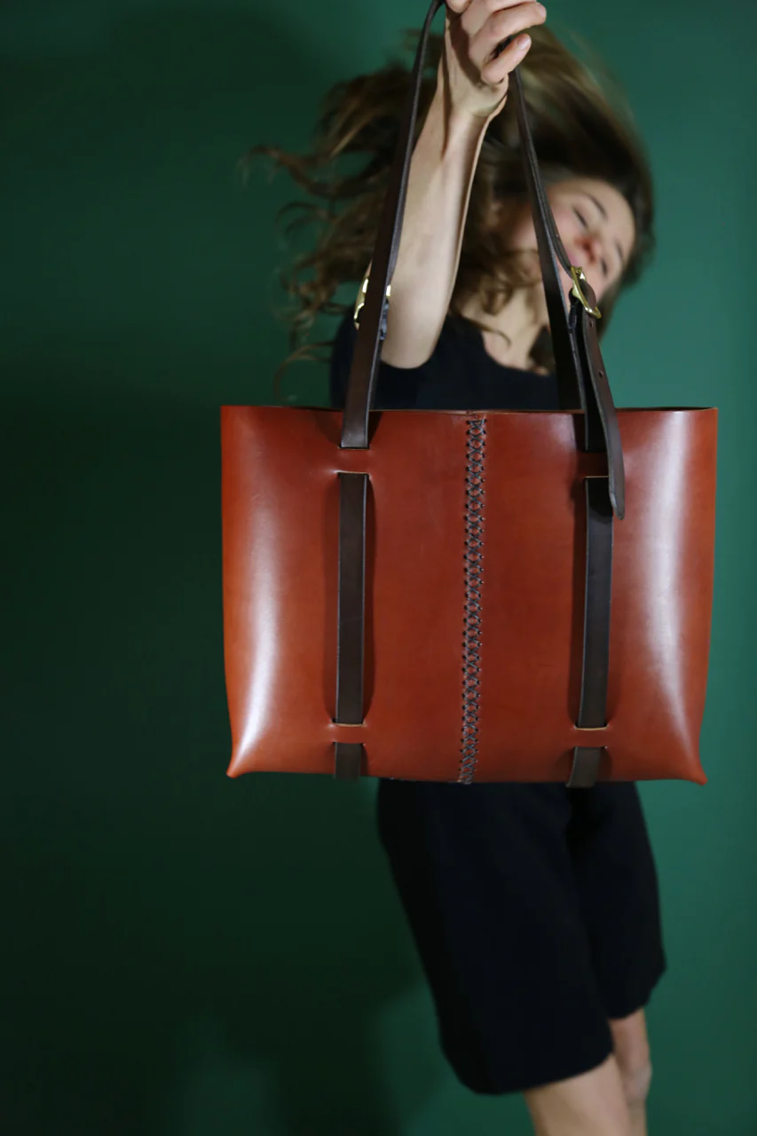 The Weekday tote in Cherrywood Red steerhide - Image 4